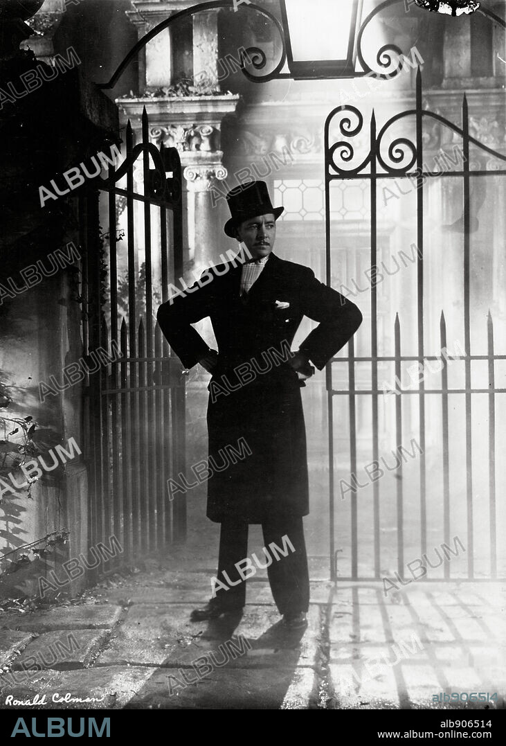 RONALD COLMAN en EL AVENTURERO AUDAZ, 1934 (BULLDOG DRUMMOND STRIKES BACK). Copyright 20TH CENTURY FOX/UNITED ARTISTS.