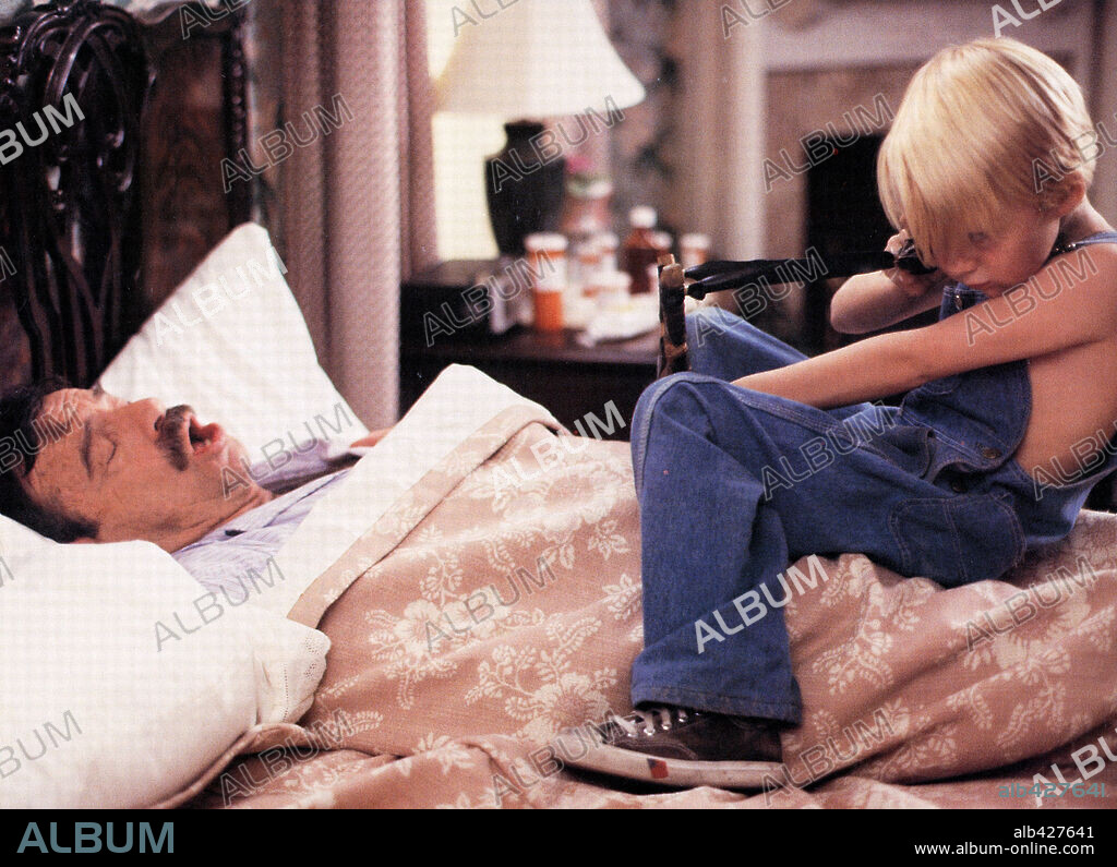 MASON GAMBLE and WALTER MATTHAU in DENNIS THE MENACE, 1993, directed by NICK CASTLE. Copyright WARNER BROTHERS.