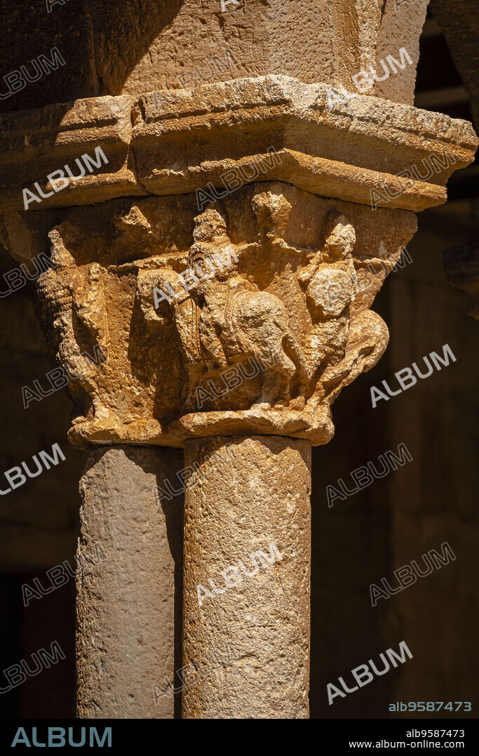 lucha de jinetes y guerreros a pie, Iglesia de San Pedro Apóstol, Románico, siglo XII -declarada Monumento Histórico Artístico Nacional en 1935-, Caracena, Soria, comunidad autónoma de Castilla y León, Spain, Europe.