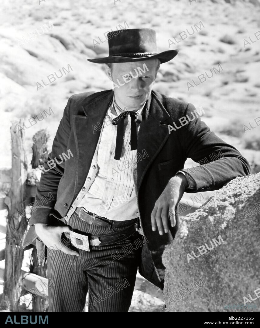 RICHARD WIDMARK en CIELO AMARILLO, 1948 (YELLOW SKY), dirigida por WILLIAM A. WELLMAN. Copyright 20TH CENTURY FOX.