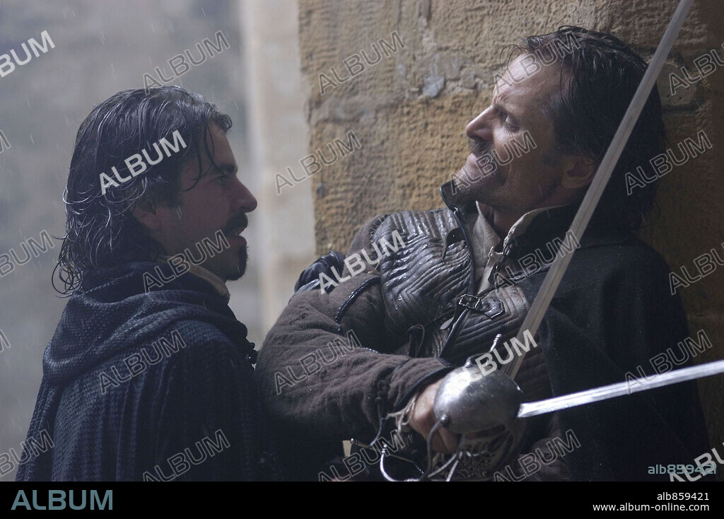 EDUARDO NORIEGA and VIGGO MORTENSEN in ALATRISTE, 2006, directed by AGUSTIN DIAZ YANES. Copyright ESTUDIOS PICCASO.