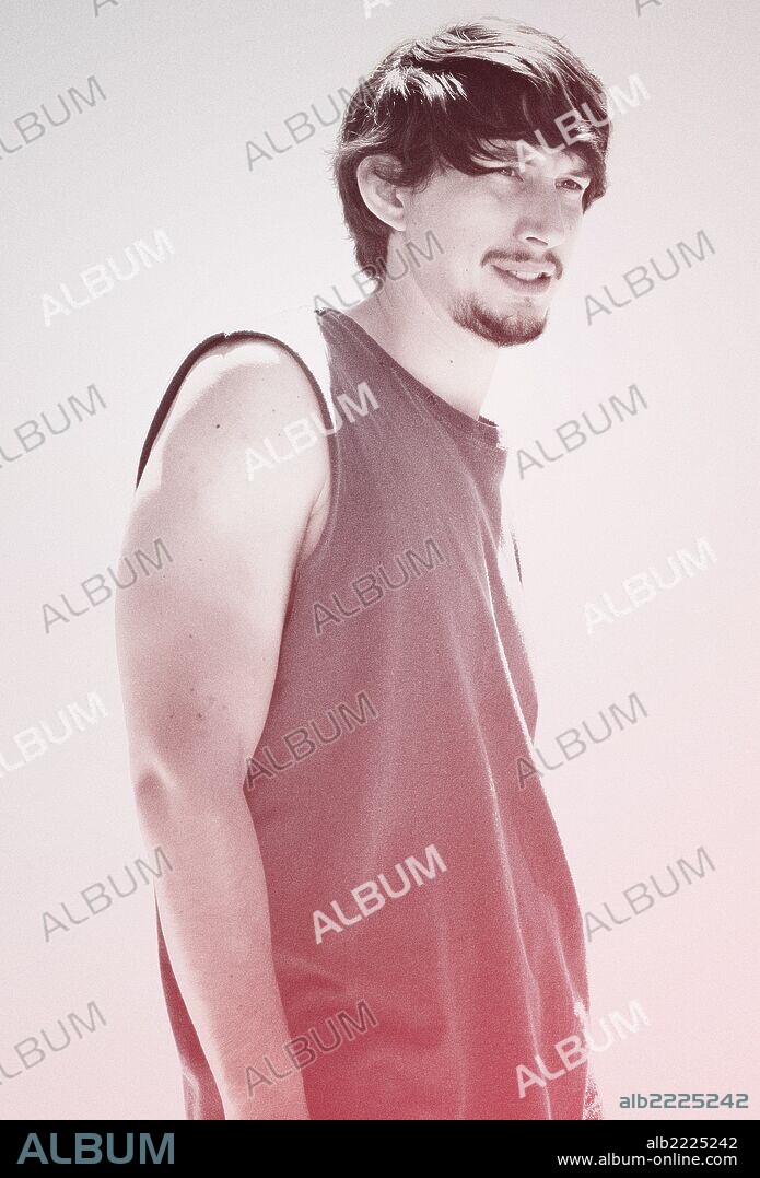 ADAM DRIVER en GIRLS, 2012, dirigida por LENA DUNHAM. Copyright HBO.