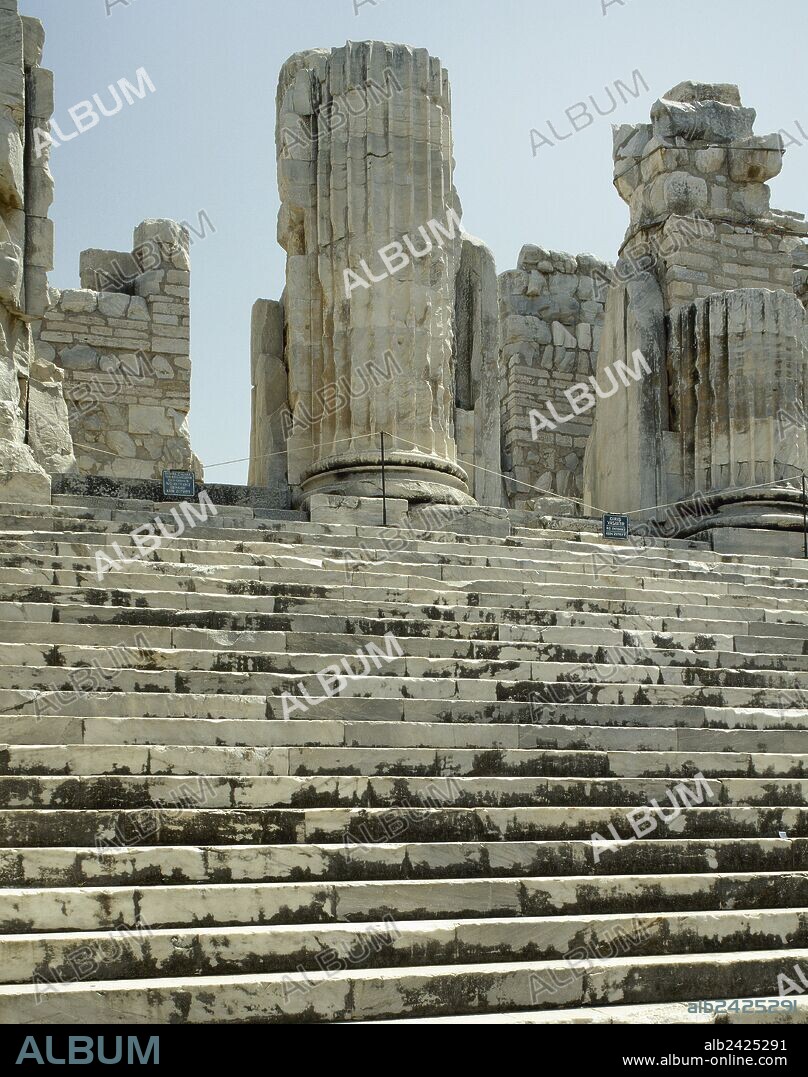 Turkey. Didyma. Temple of Apollo. It was built in the 6th century BC and destroyed by the Persians to punish the Milletans for their rebellion. In 334 BC Alexander the Great liberated the cities of Ionia and ordered the enlargement of the temple. Architectural detail of the thirteen stairs that led to the pronaos. Hellenic period. Anatolia.