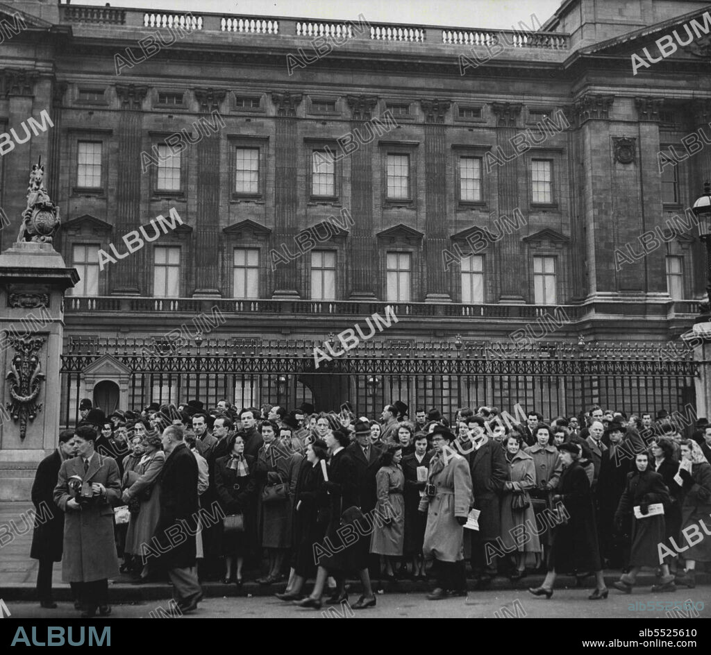 Blinds Drawn At Palace - The blinds in the windows of Buckingham Palace, London, are drawn this morning, February 6, following the death of the king early today.Mourning crowds wait outside the gates. February 06, 1952. (Photo by Associated Press Photo).