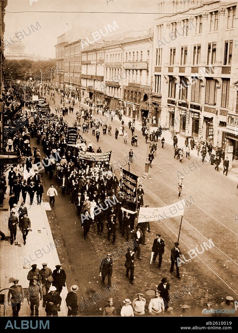 Demonstration on the Nevski Prospect, Petrograd, Saint Petersburg Russia. . . At the bottom of the photo, one sees three officers, wearing the white uniform of the Imperial Navy, the scene would have taken place before the October Revolution, during the Russian Provisional Government, February-October 1917, History of the Russian Revolution.