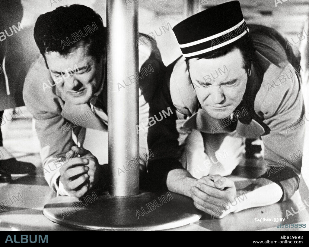 JACK LEMMON und TONY CURTIS in SOME LIKE IT HOT, 1959, unter der Regie von BILLY WILDER. Copyright UNITED ARTISTS.