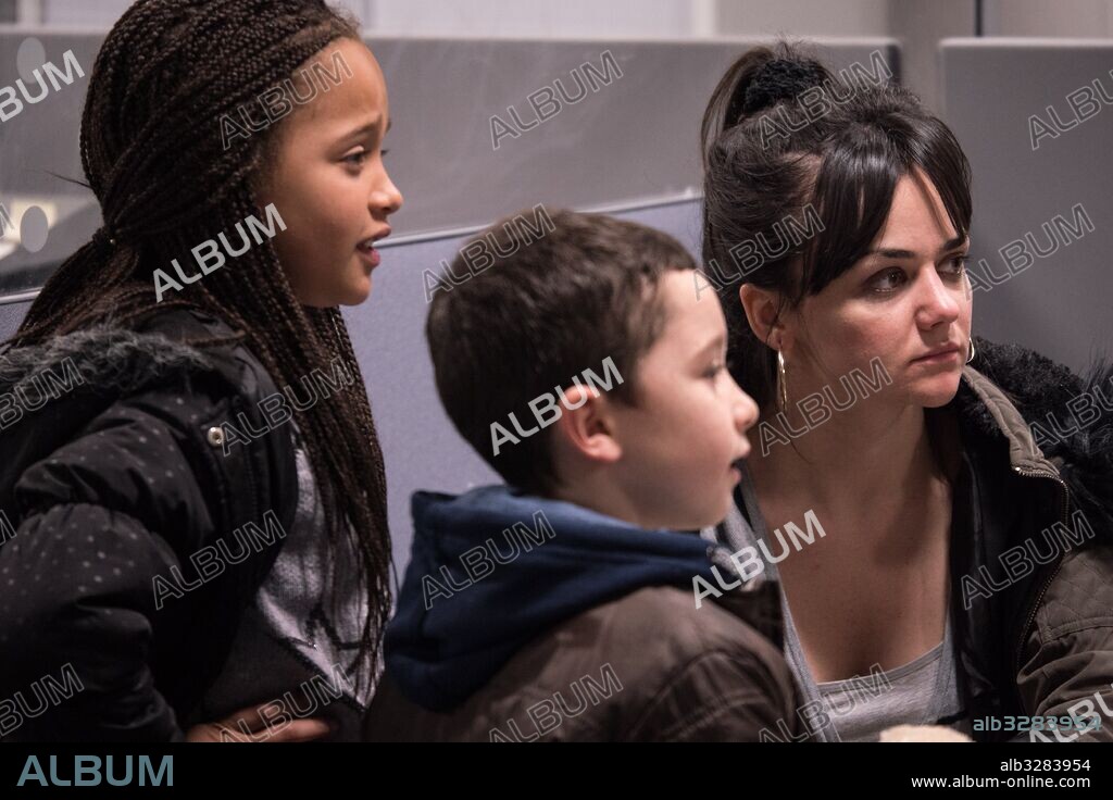 BRIANA SHANN, DYLAN MCKIERNAN y HAYLEY SQUIRES en YO, DANIEL BLAKE, 2016 (I, DANIEL BLAKE), dirigida por KEN LOACH. Copyright BBC/BFI/LES FILMS DU FLEUVE/SIXTEEN FILMS/WHY NOT PROD/WILD.