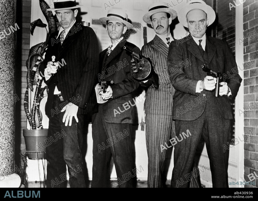 BEN JOHNSON, HARRY DEAN STANTON and WARREN OATES in DILLINGER, 1973, directed by JOHN MILIUS. Copyright AMERICAN/INTERNATIONAL.