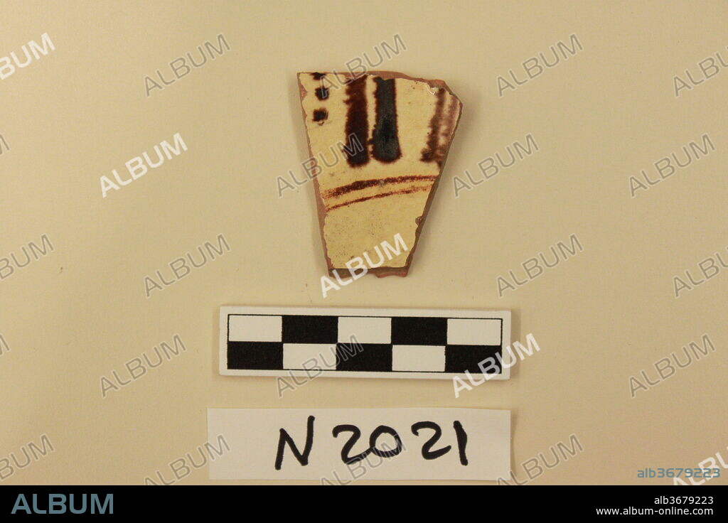 Ceramic fragment. Dimensions: 3.8 cm x 3.08 cm. Date: 8th-12th century.