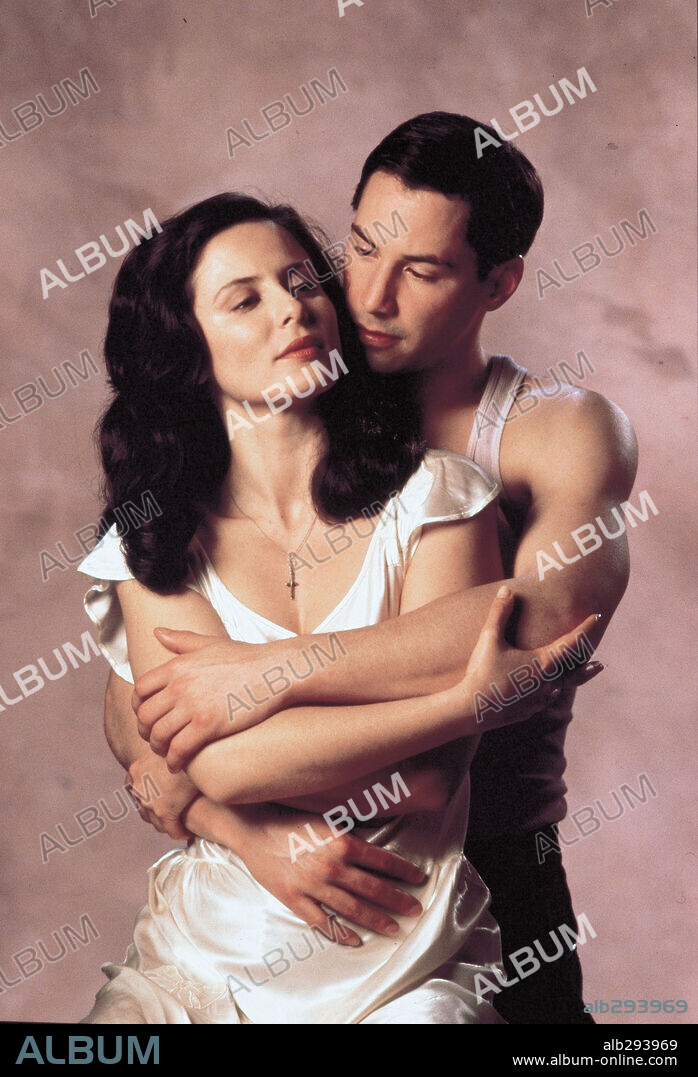 AITANA SANCHEZ-GIJON and KEANU REEVES in A WALK IN THE CLOUDS, 1995, directed by ALFONSO ARAU. Copyright 20TH CENTURY FOX / CLOSE, MURRAY.