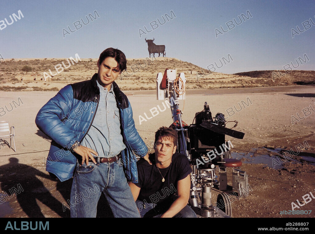 JAVIER BARDEM y JORDI MOLLA en JAMON JAMON, 1992, dirigida por JUAN JOSE BIGAS LUNA. Copyright LOLAFILMS.