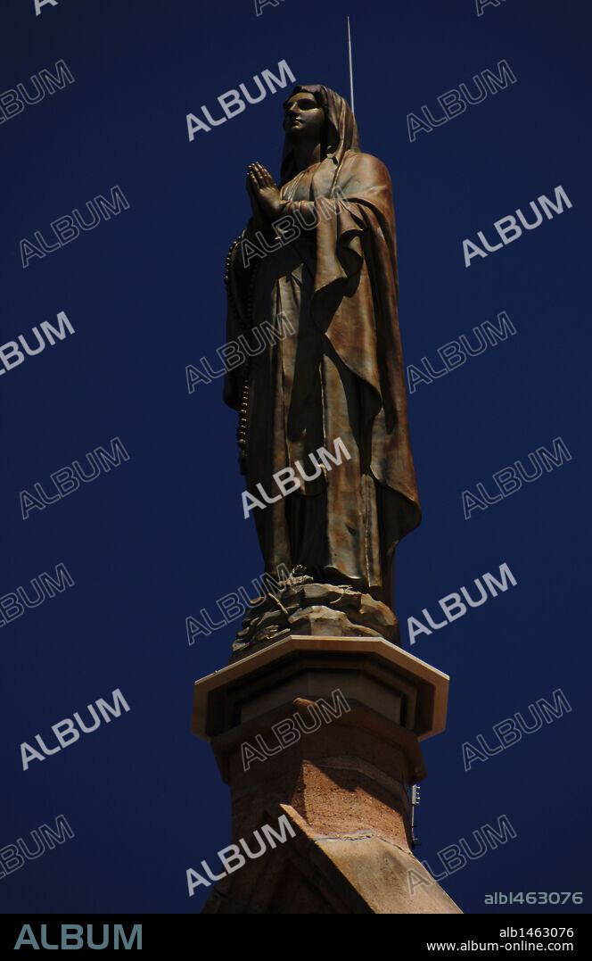 IMAGEN DE LA VIRGEN en el exterior de la CAPILLA DE LORETO. SANTA FE. Estado de Nuevo México. Estados Unidos.