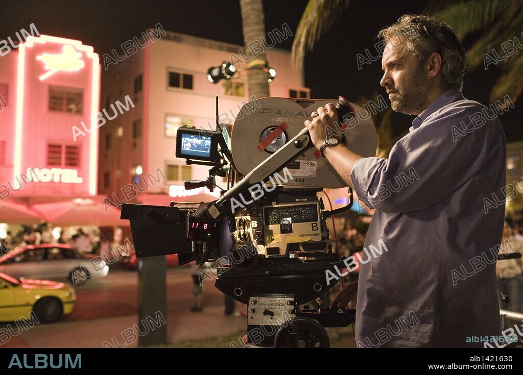 SAM MENDES en UN LUGAR DONDE QUEDARSE, 2009 (AWAY WE GO), dirigida por SAM MENDES. Copyright BIG BEACH FILMS/EDWARD SAXON PRODUCTIONS/NEAL STREET PROD. / DUHAMEL, FRANÇOIS.