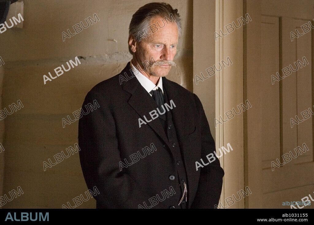 SAM SHEPARD in THE ASSASSINATION OF JESSE JAMES BY THE COWARD ROBERT FORD, 2007, directed by ANDREW DOMINIK. Copyright WARNER BROS.