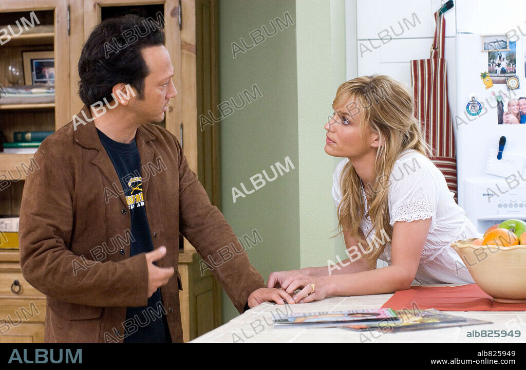 MOLLY SIMS and ROB SCHNEIDER in THE BENCHWARMERS, 2006, directed by DENNIS DUGAN. Copyright COLUMBIA PICTURES / MICHAELS, DARREN.