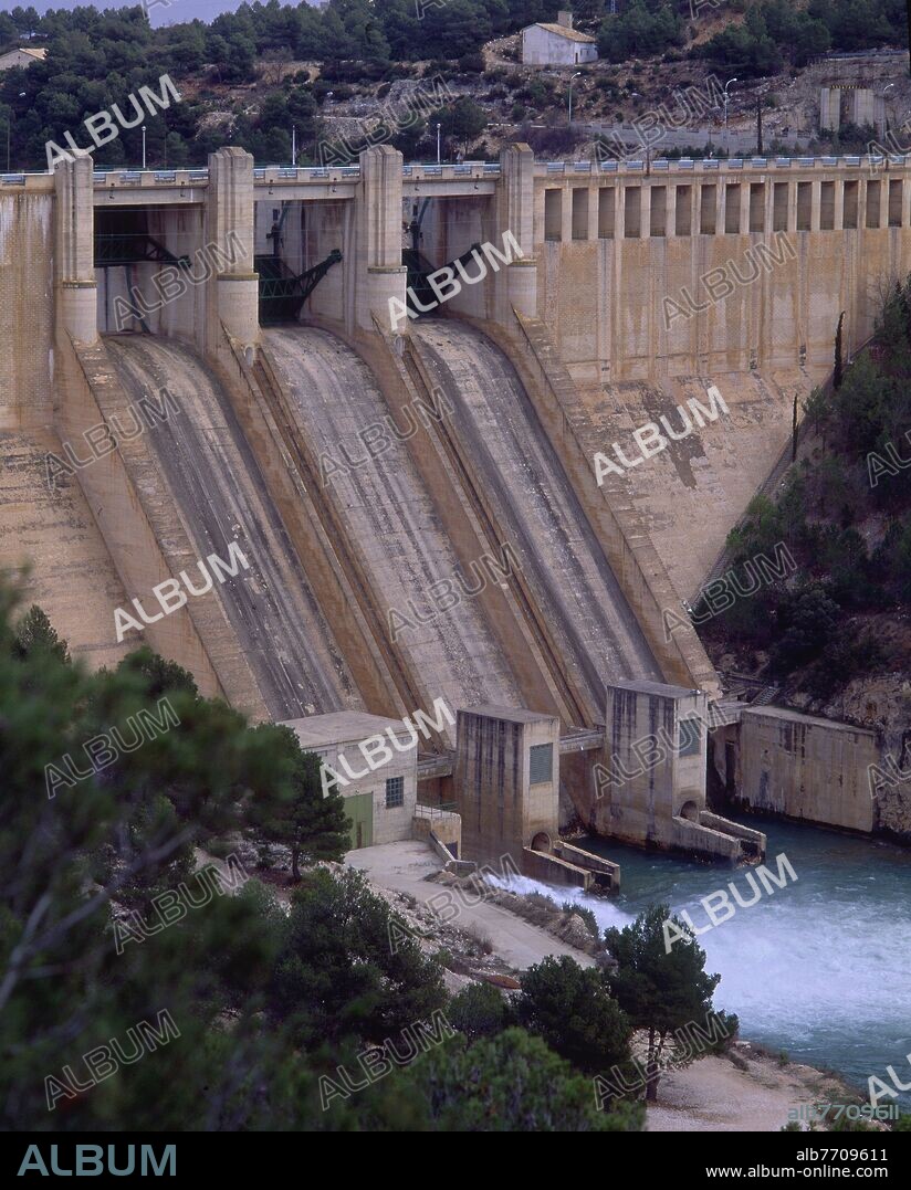 PRESA DEL EMBALSE DE ALARCON.