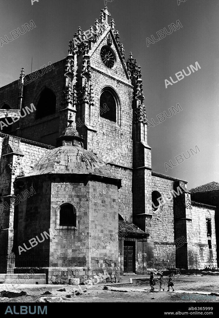 FACHADA OCCIDENTAL DE LA CATEDRAL DE PALENCIA - FOTOGRAFIA EN BLANCO Y NEGRO - AÑOS 60.