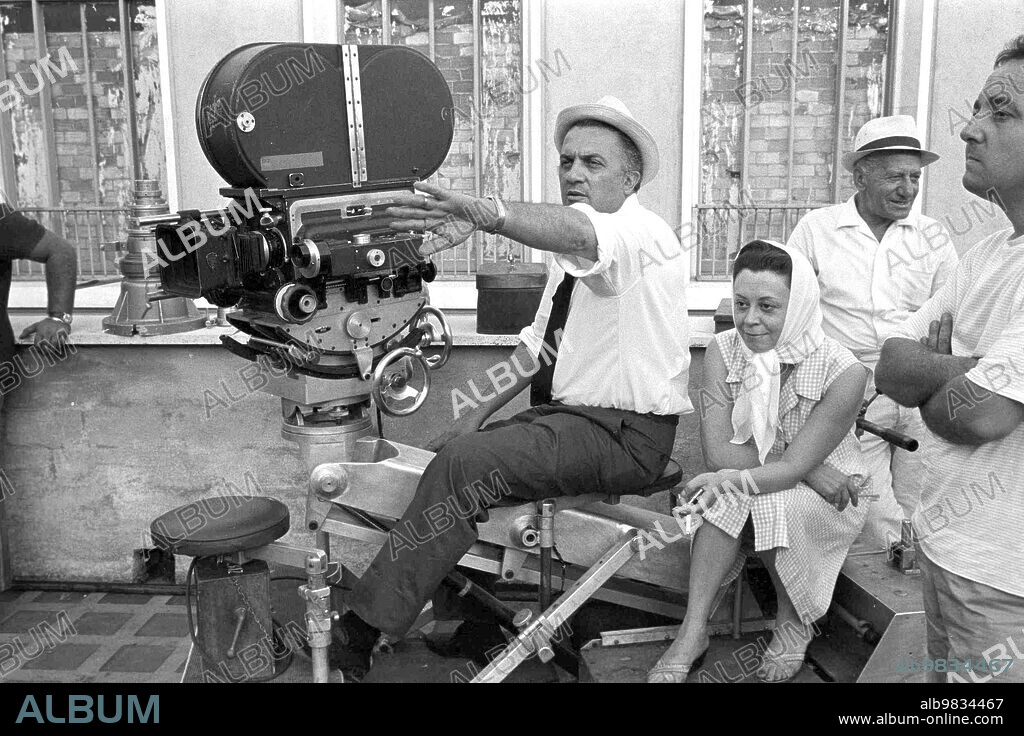 FEDERICO FELLINI und GIULIETTA MASINA in GIULIETTA DEGLI SPIRITI, 1965, unter der Regie von FEDERICO FELLINI. Copyright FEDERIZ/RIZZOLI FILM/FRANCORIZ PROD.