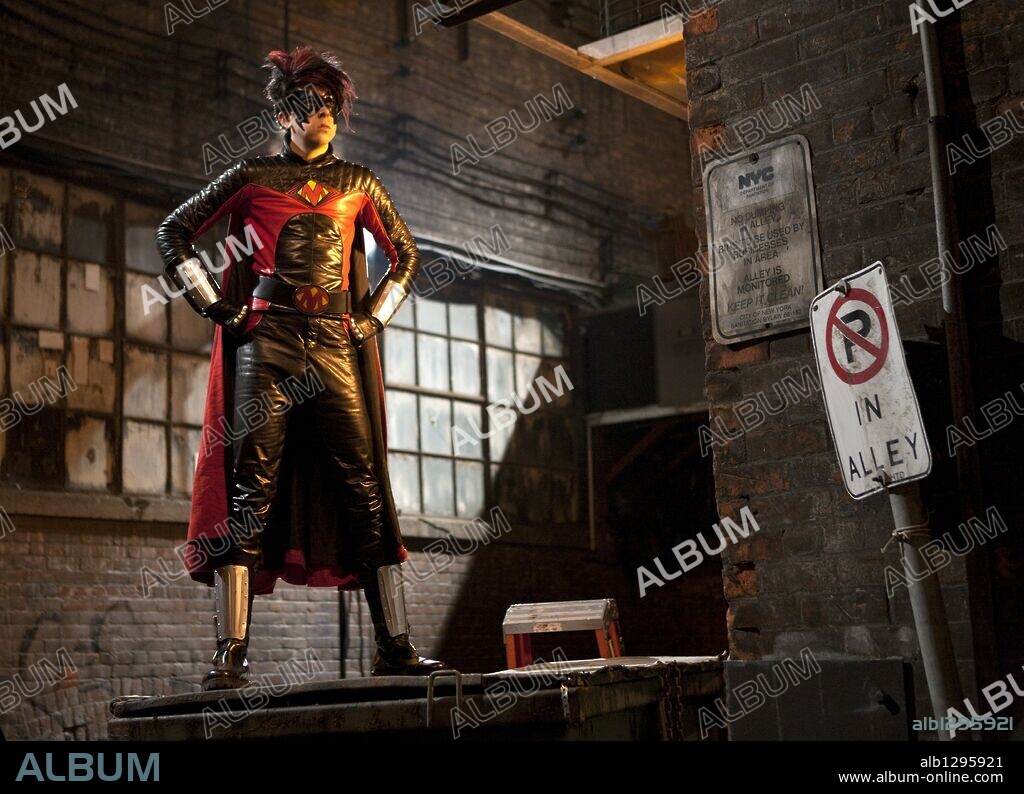 CHRISTOPHER MINTZ-PLASSE in KICK-ASS, 2010, directed by MATTHEW VAUGHN. Copyright MARV FILMS/PLAN B ENTERTAINMENT.