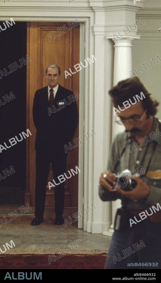 1974.. AMBASSADEN TV-pjäs om statskuppen i Chile 1973 Sänt första gången 1974-12-04 Harald Edelstam var ambassadör i Chile 1972-1973 Fotografer Kameror persons: HARALD EDELSTAM sites: SVERIGE;CHILE*.