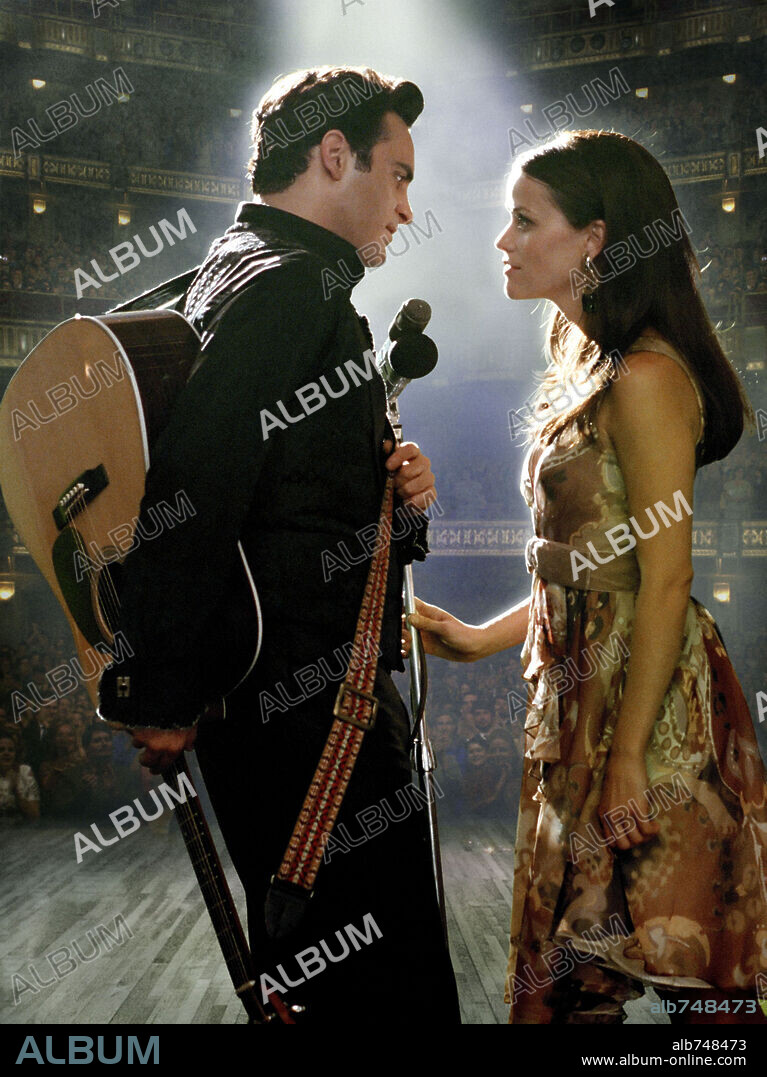 JOAQUIN PHOENIX und REESE WITHERSPOON in WALK THE LINE, 2005, unter der Regie von JAMES MANGOLD. Copyright 20TH CENTURY FOX / TENNER, SUZANNE.