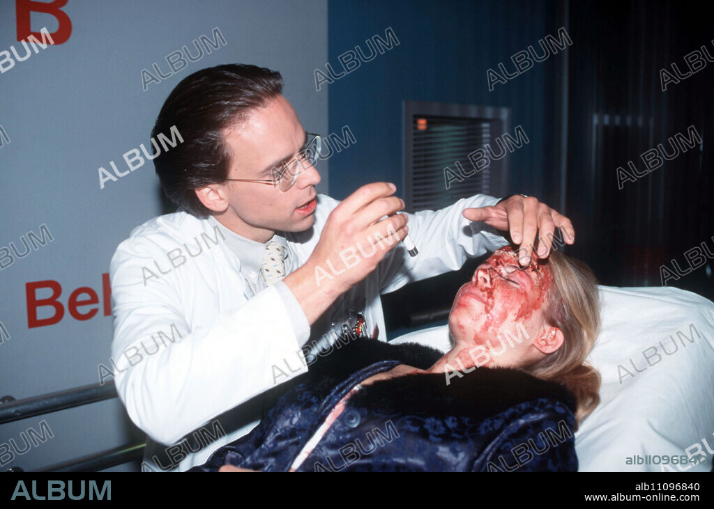 ALPHATEAM - THE LIFESAVERS IN THE OP - Things aren't looking so good for Andreas Schenk (MATTHIAS KREß) this time, he gets a few warnings... Director: Gunter Krää aka. Abysses / Title: ALPHATEAM - THE LIFESAVERS IN THE OP / BRD 1999.