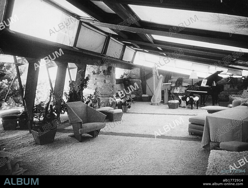 The interior of a vilaa designed by Frank Lloyd Wright. The interior of a villa designed by the American architect Frank Lloyd Wright in the American desert in the State of Arizona. Taliesin, 1930s.