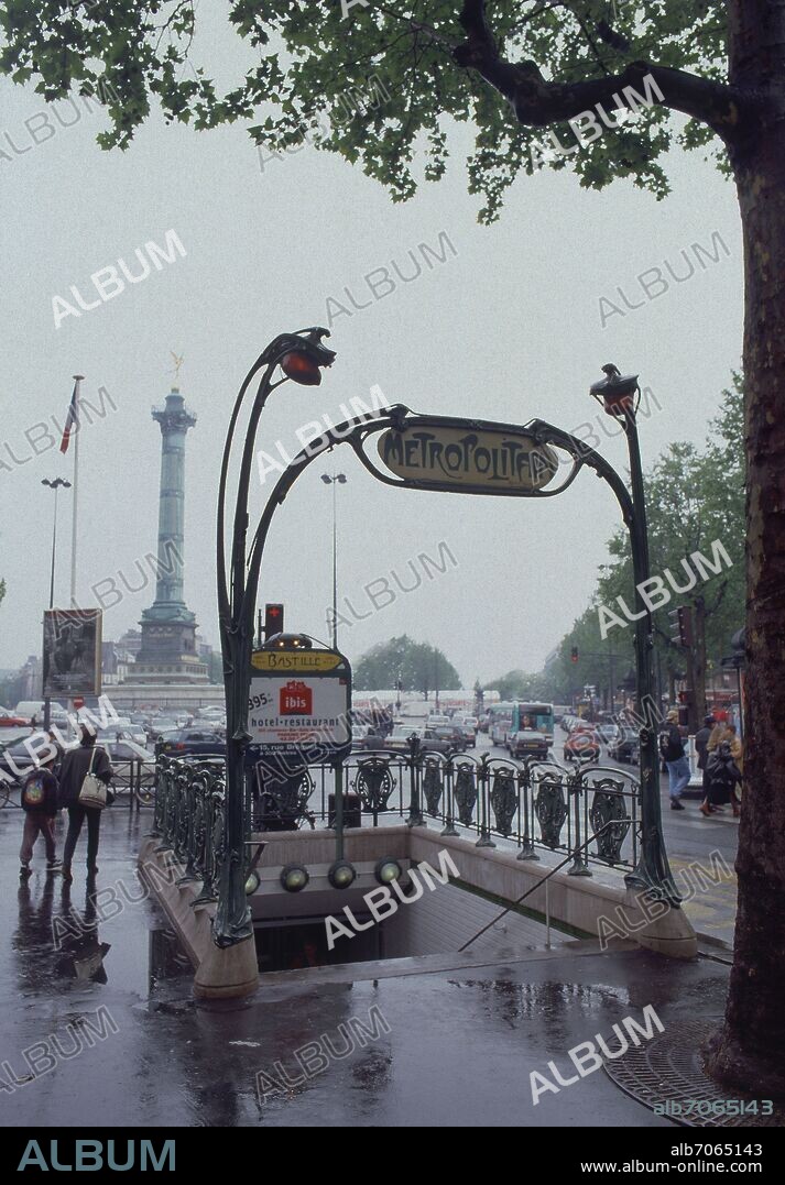 HECTOR GUIMARD (1867-1942). METRO DE LA BASTILLE-ENTRADA MODERNISTA-LINEAS 1-5-8.