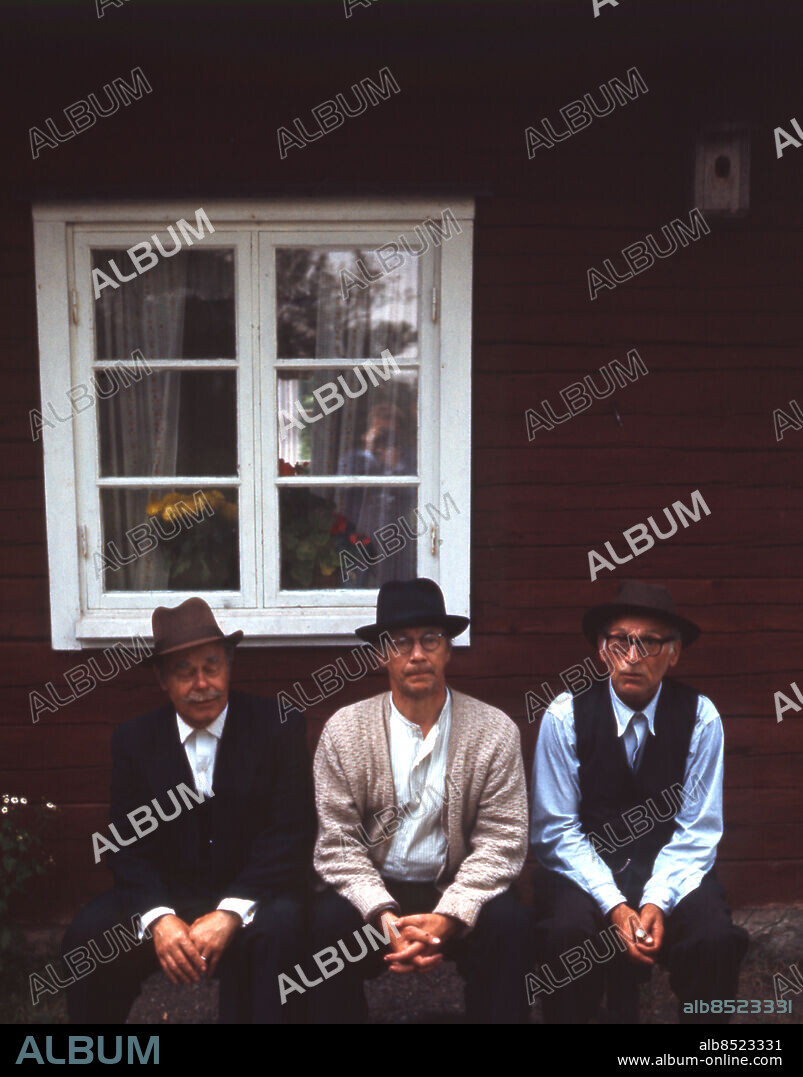 1972-06.. VEM ÄLSKAR YNGVE FREJ? Efter en roman av Stig Claesson i regi av Lars Lennart Forsberg Sänt första gången 1973-01-06 Trio Koftor persons: GUS DAHLSTRÖM;GUNNAR STRÅÅT;ALLAN EDWALL sites: SVERIGE.