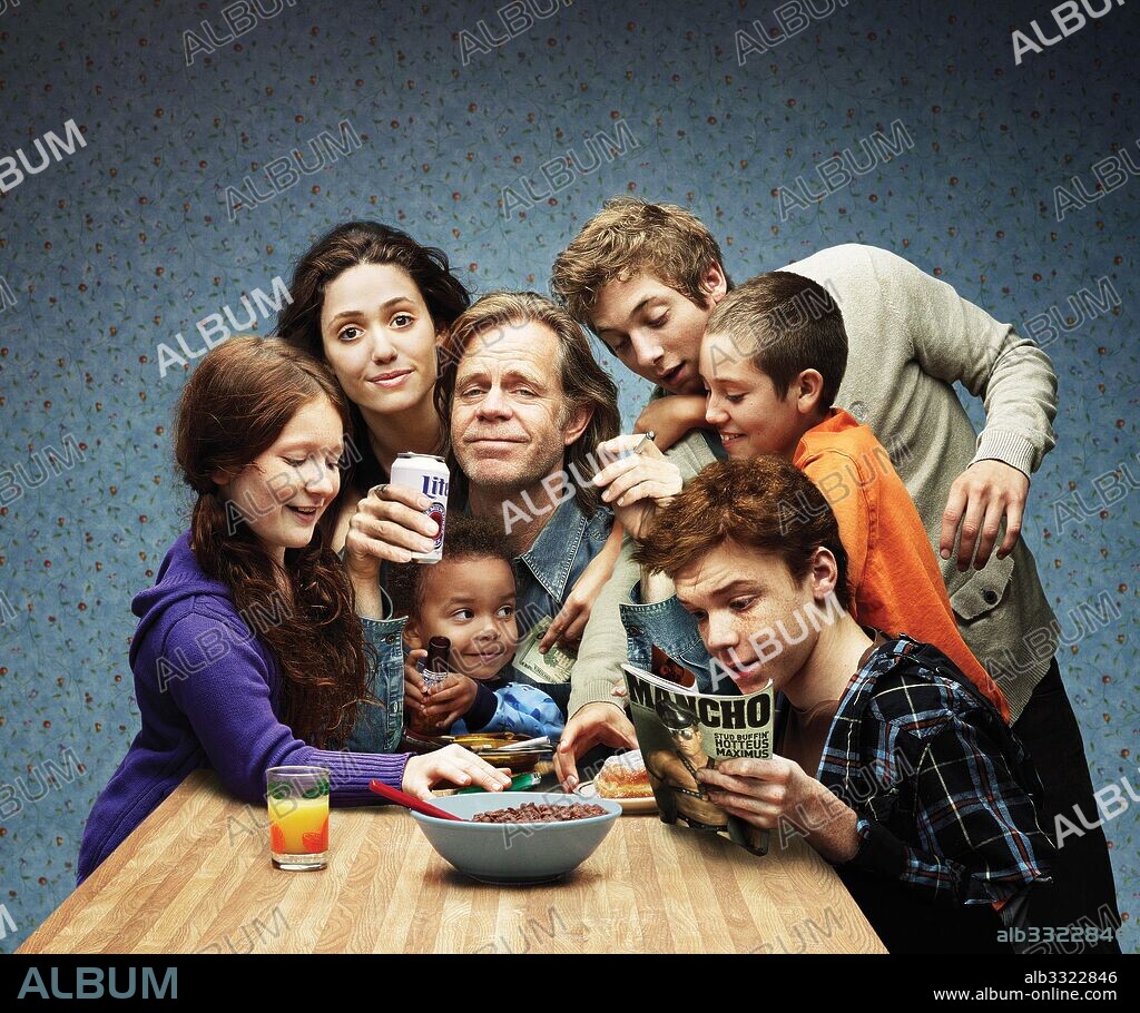 CAMERON MONAGHAN, EMMA KENNEY, EMMY ROSSUM, ETHAN CUTKOSKY, JEREMY ALLEN WHITE and WILLIAM H. MACY in SHAMELESS, 2011, directed by MARK MYLOD. Copyright SHOWTIME NETWORKS. Season 4.