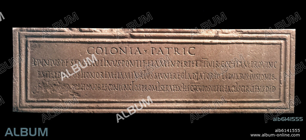 LAPIDA CON ESCRITURA LATINA (ROMANOS).