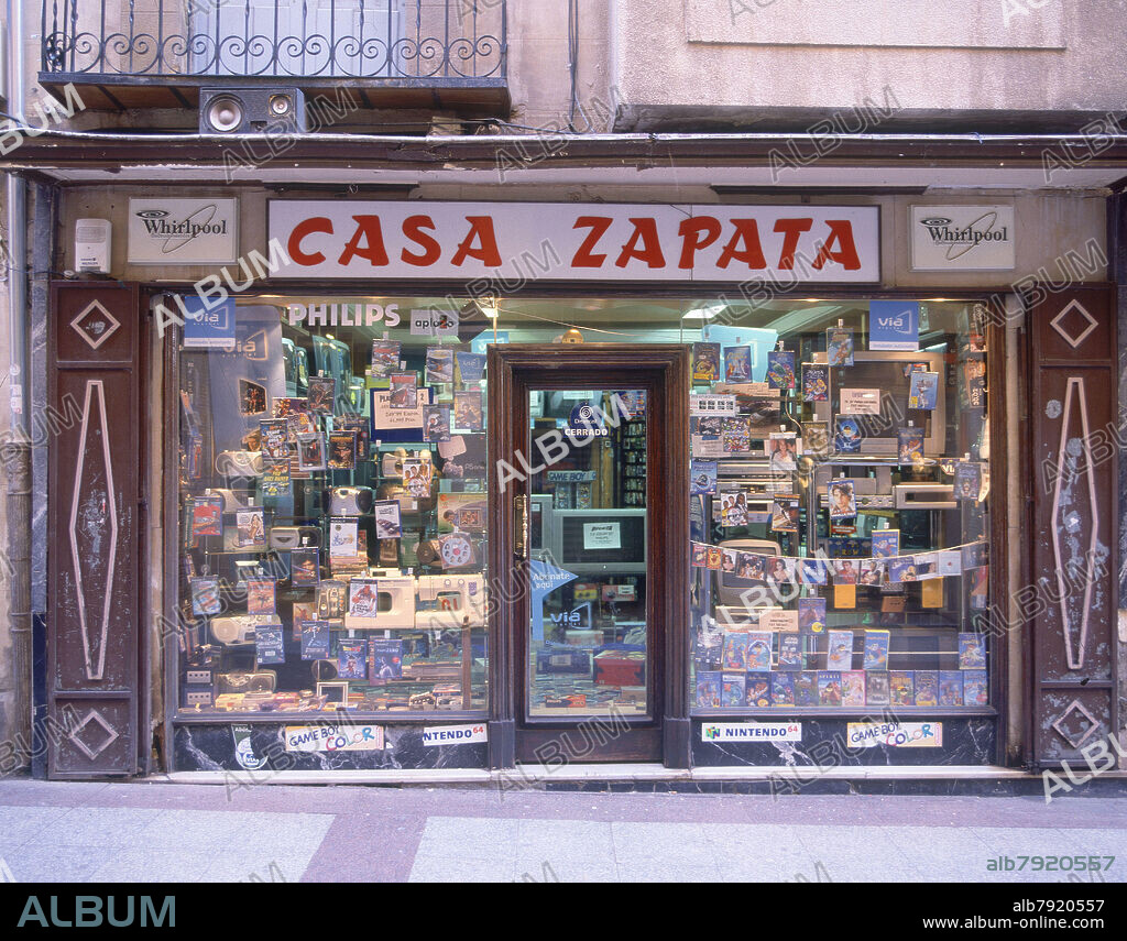 ESCAPARATE DE TIENDA DE ELECTRODOMESTICOS.