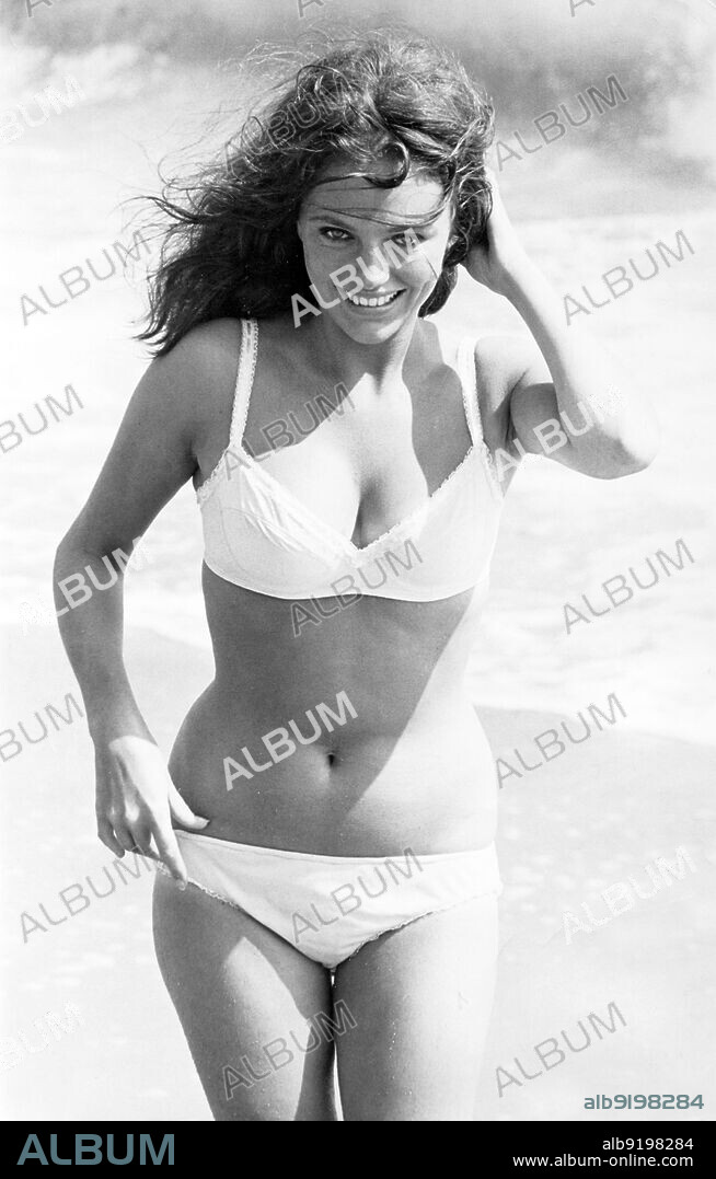 JACQUELINE BISSET en LA PLAYA, 1968 (THE SWEET RIDE), dirigida por HARVEY HART. Copyright 20TH CENTURY FOX.