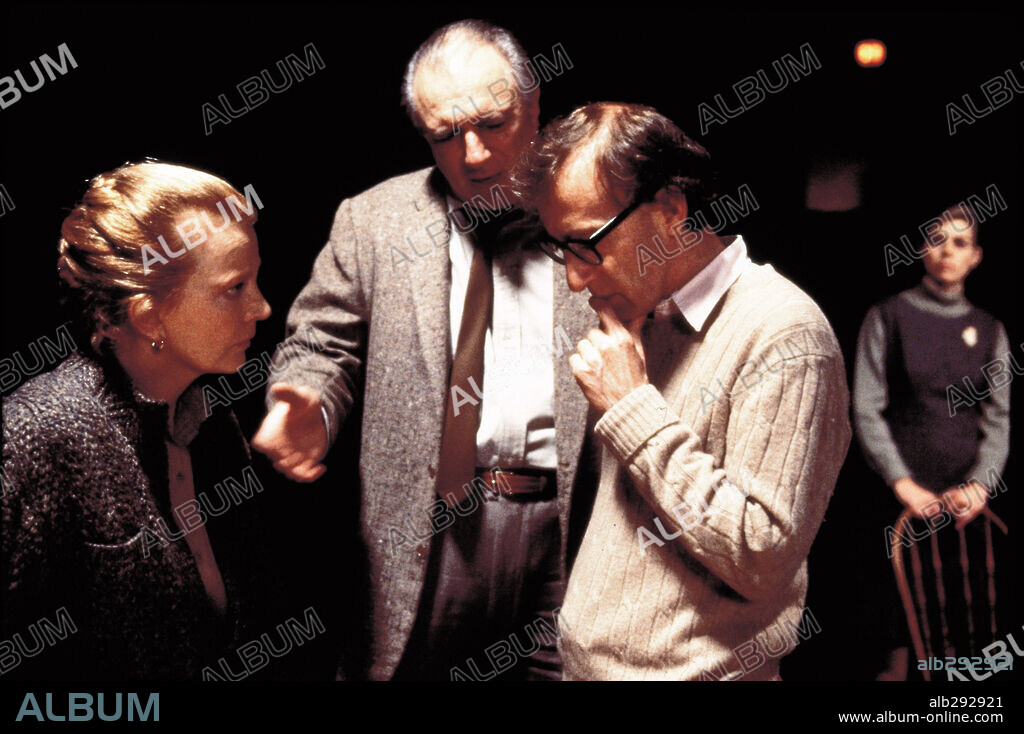 GENA ROWLANDS y WOODY ALLEN en OTRA MUJER, 1988 (ANOTHER WOMAN), dirigida por WOODY ALLEN. Copyright ORION PICTURES / HAMILL, BRIAN.