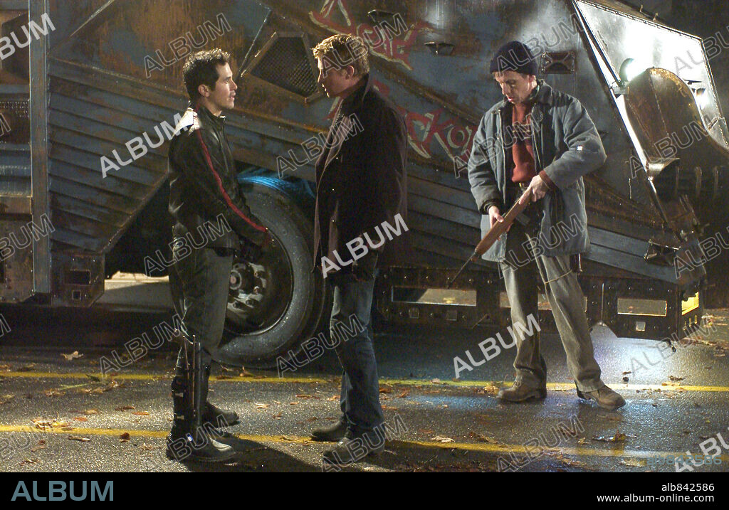 JOHN LEGUIZAMO, ROBERT JOY and SIMON BAKER in LAND OF THE DEAD, 2005, directed by GEORGE A. ROMERO. Copyright UNIVERSAL PICTURES / GIBSON, MICHAEL.