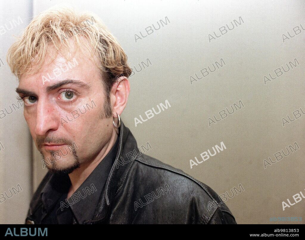 16 noviembre 2000. Madrid...17..11..00...Carlos Segarra, cantante del grupo los Rebeldes....Foto Juan G. Piedra....Archdc.
