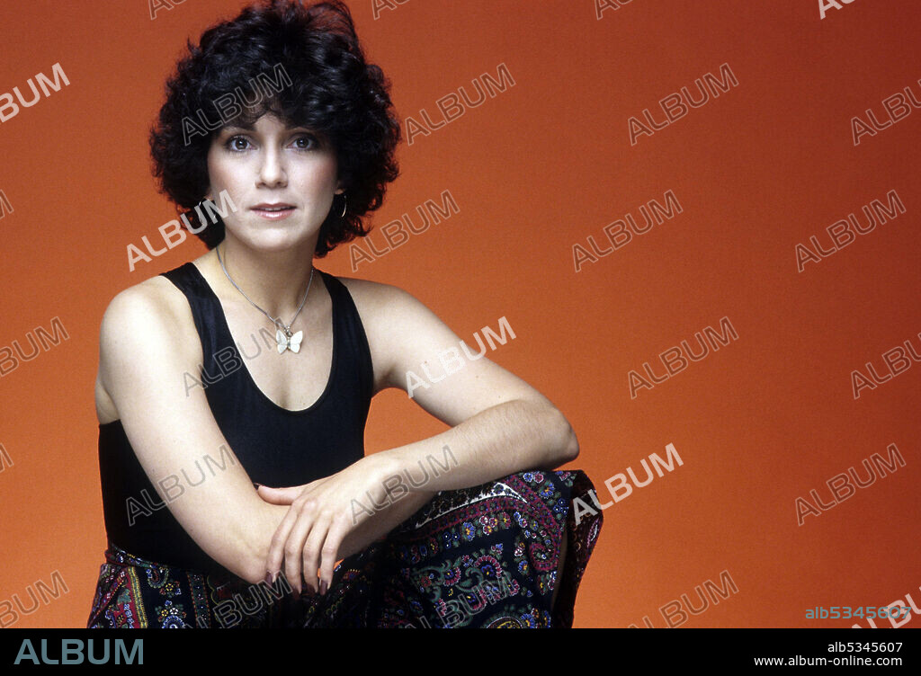 JOYCE DEWITT in THREE'S COMPANY, 1976, directed by BILL HOBIN and DAVE POWERS. Copyright DLT ENTERTAINMENT LTD.