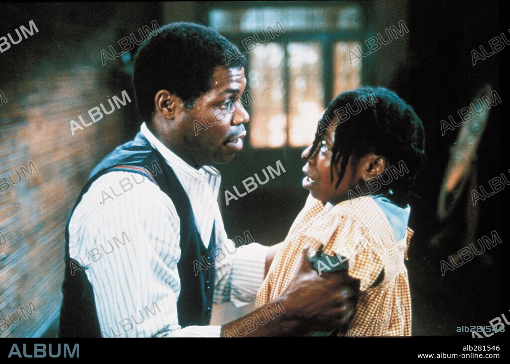 DANNY GLOVER and WHOOPI GOLDBERG in THE COLOR PURPLE, 1985, directed by STEVEN SPIELBERG. Copyright WARNER BROTHERS.