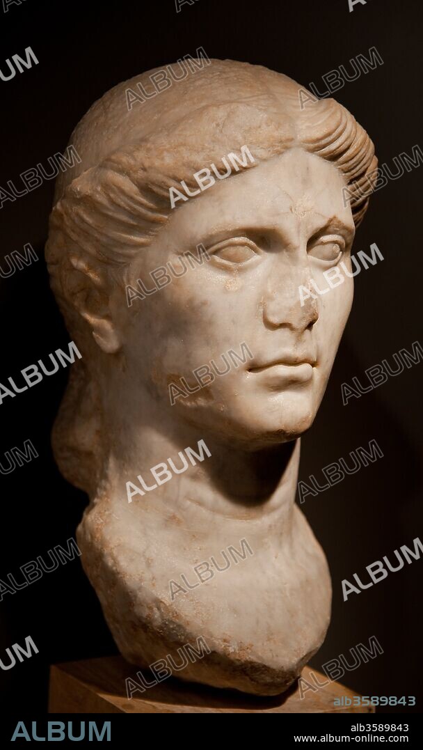 Busto femenino romano (época del emperador Augusto), Siglo I a.C, en la Villa romana de Torre Llauder o Can Llauder, Mataró, Barcelona, Cataluña, España.