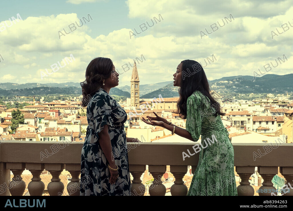 KELLITA SMITH and ZOE SALDANA in FROM SCRATCH, 2022, directed by DENNIE GORDON and NZINGHA STEWART. Copyright 3 Arts Entertainment / Netflix.