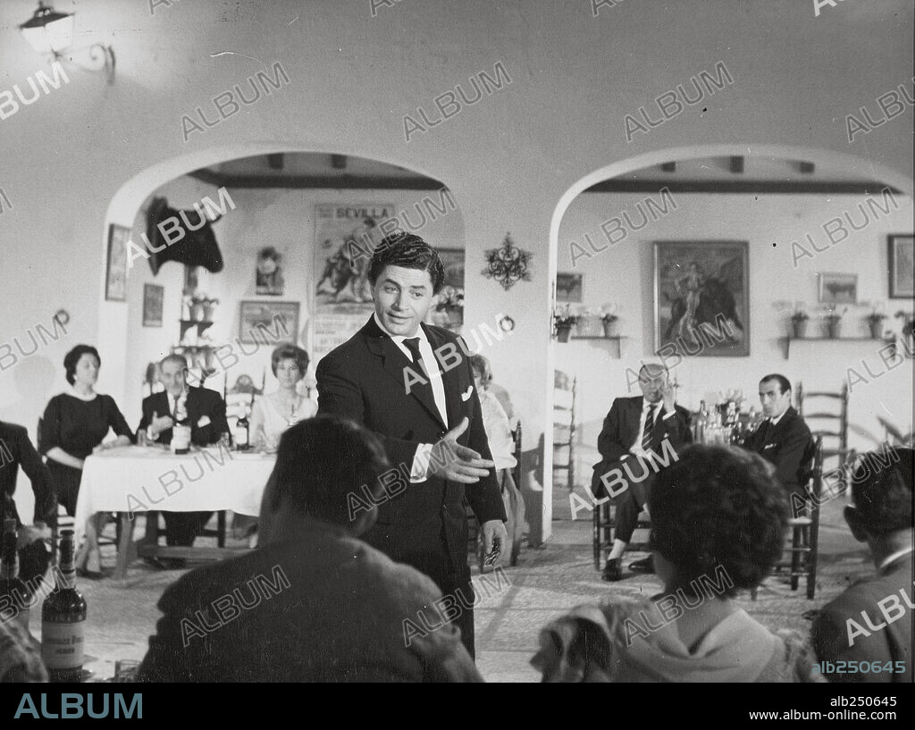 ANTONIO MOLINA en PUENTE DE COPLAS, 1965, dirigida por SANTOS ALCOCER. Copyright SANTOS ALCOCER.