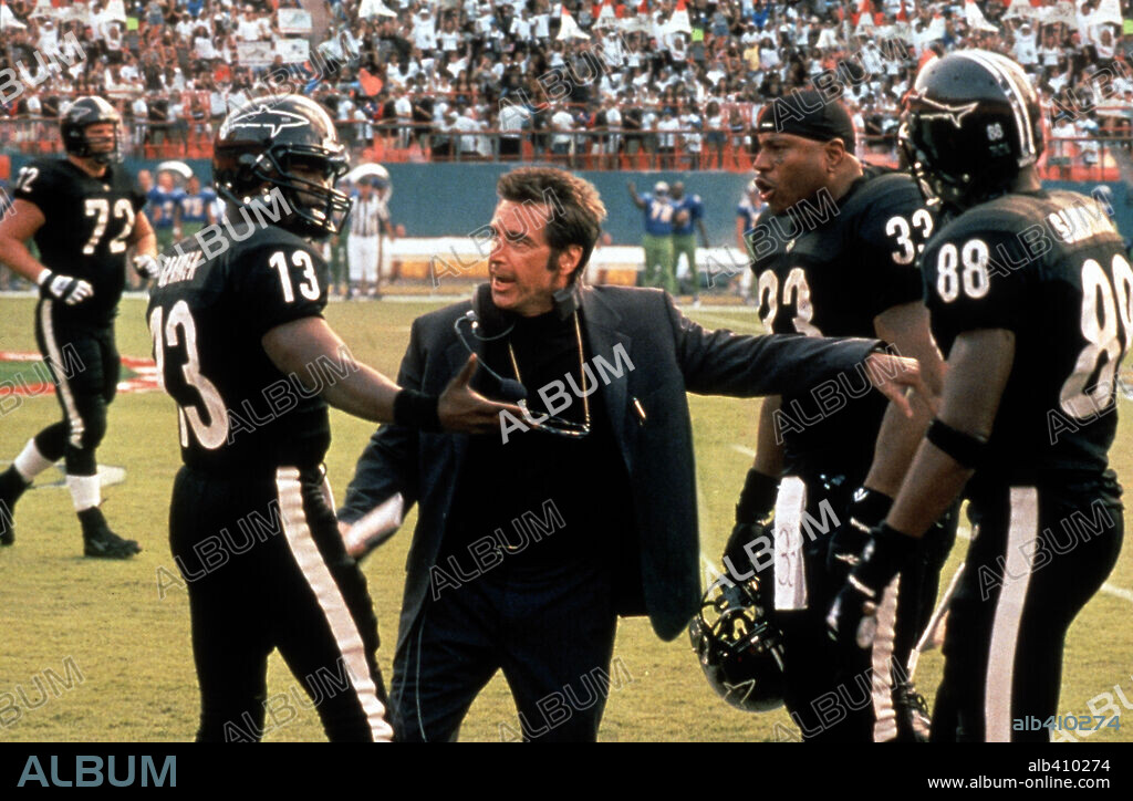 AL PACINO, JAMIE FOXX and LL COOL J in ANY GIVEN SUNDAY, 1999, directed by OLIVER STONE. Copyright WARNER/ILLUSION ENT./ITXLAN CORP.