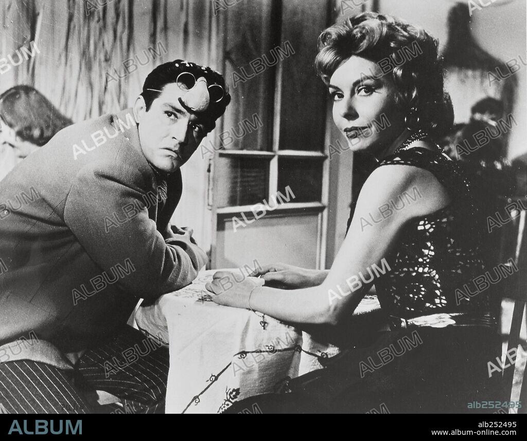 ROSSANA RORY y VITTORIO GASSMAN en RUFUFÚ, 1958 (I SOLITI IGNOTI), dirigida por MARIO MONICELLI. Copyright LUX FILM.