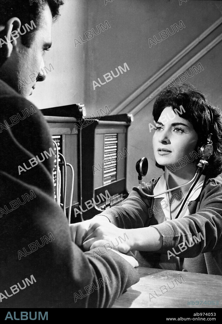 FERNANDO LEON y MARIA DEL SOL ARCE en PENA DE MUERTE?, 1961. Copyright HISPANO FOX FILMS.