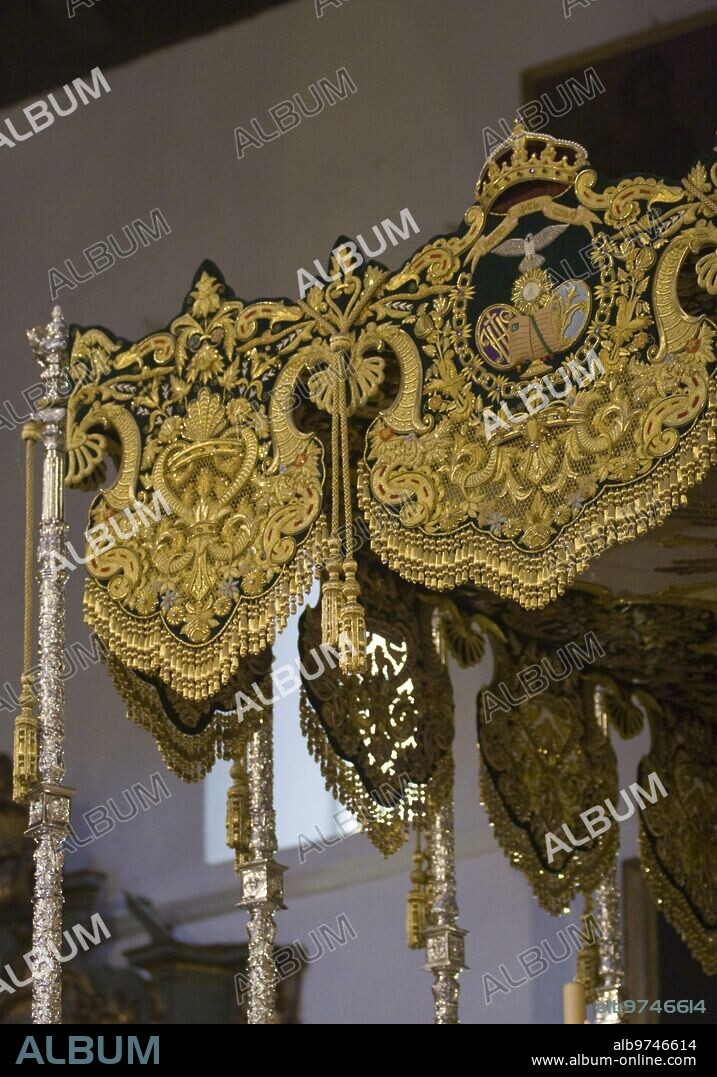 Gogo Lobato. Abc de Sevilla. 27-03-2010. Palio de Virgen del Rocio de
la hermandad de la Redencion en la iglesia de Santiago. Archsev
gogo lobato.