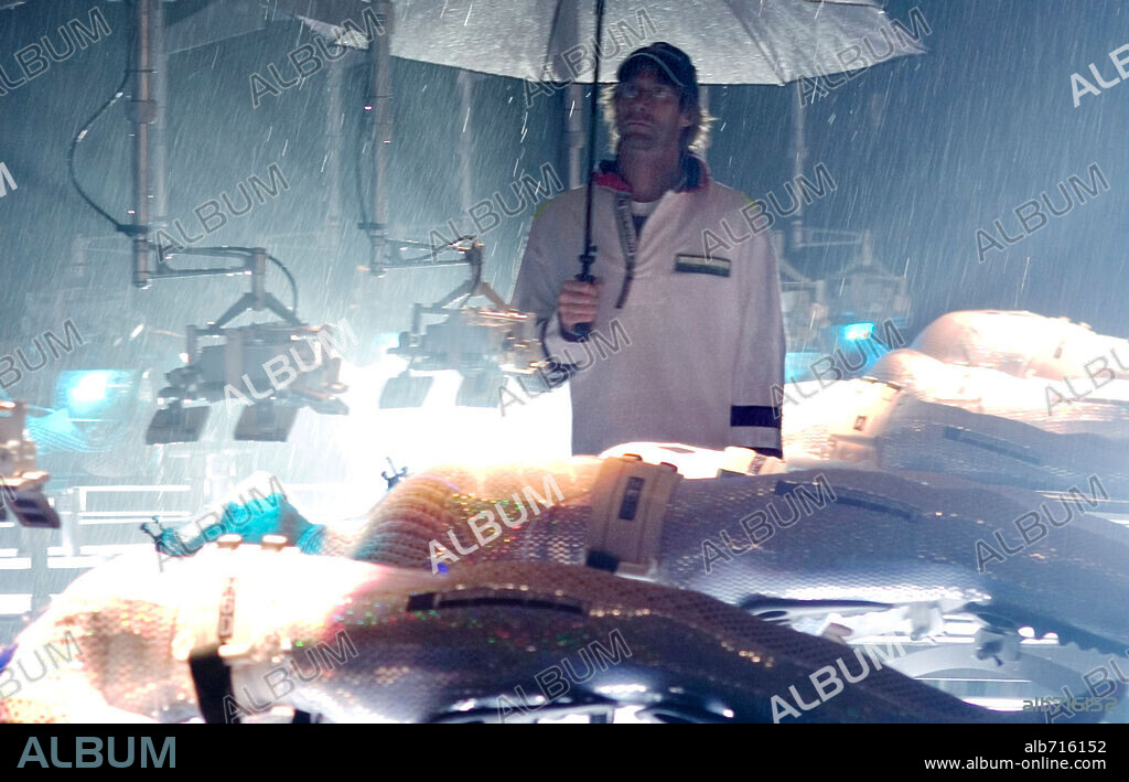 MICHAEL BAY en LA ISLA, 2005 (THE ISLAND), dirigida por MICHAEL BAY. Copyright DREAMWORKS.