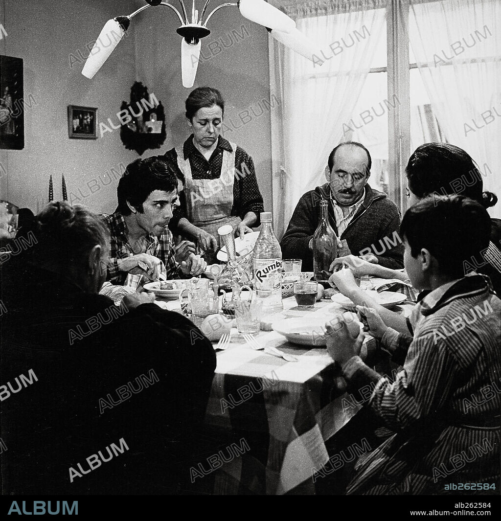 ANTONIO FERNANDEZ, JULIAN MATEOS and MARIA LUISA PONTE in EL ULTIMO SABADO, 1967, directed by PEDRO BALAÑA.