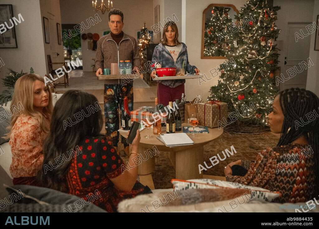 ED HELMS and JENNIFER GARNER in FAMILY SWITCH, 2023, directed by MCG. Copyright Grey Matter Productions Imagine Entertainment Linden Entertainment Talent One Wonderland Sound and Vision.