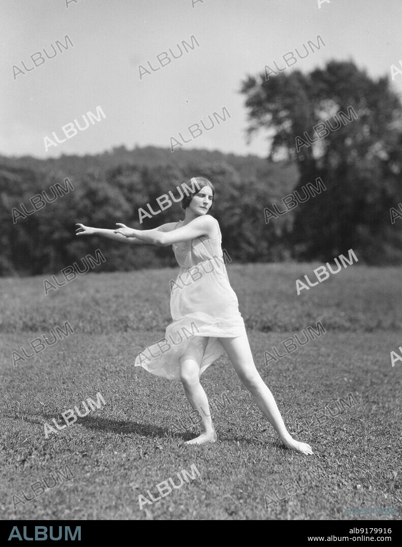ARNOLD GENTHE. Hawley, Katherine, 1921 July 28.