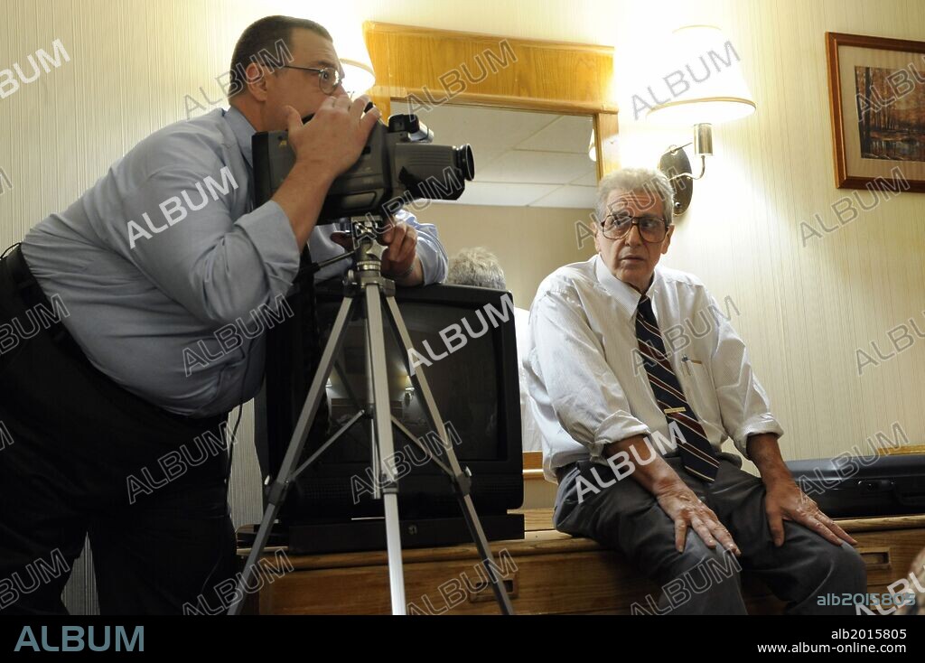 AL PACINO and JOHN GOODMAN in YOU DON'T KNOW JACK, 2010, directed by BARRY LEVINSON. Copyright HBO FILMS.